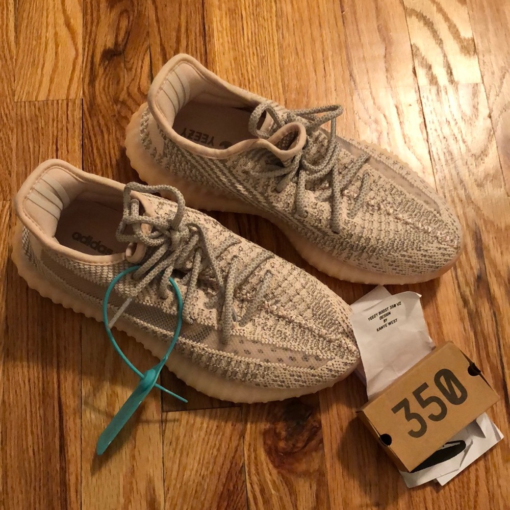 Yeezy Boost 350 V2 - Picture 3 of 9
